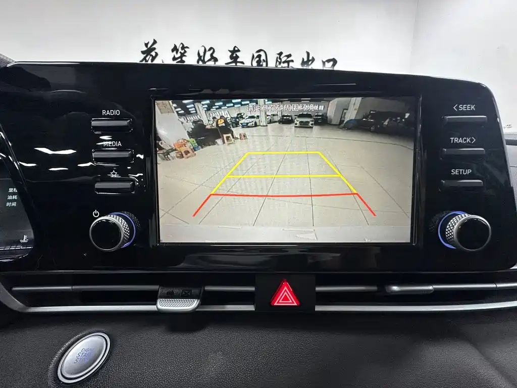 Hyundai Elantra 2023 — фото 17