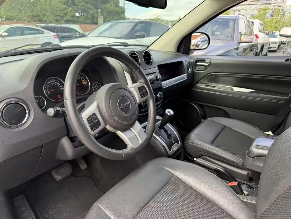 Jeep Compass 2014 — фото 11