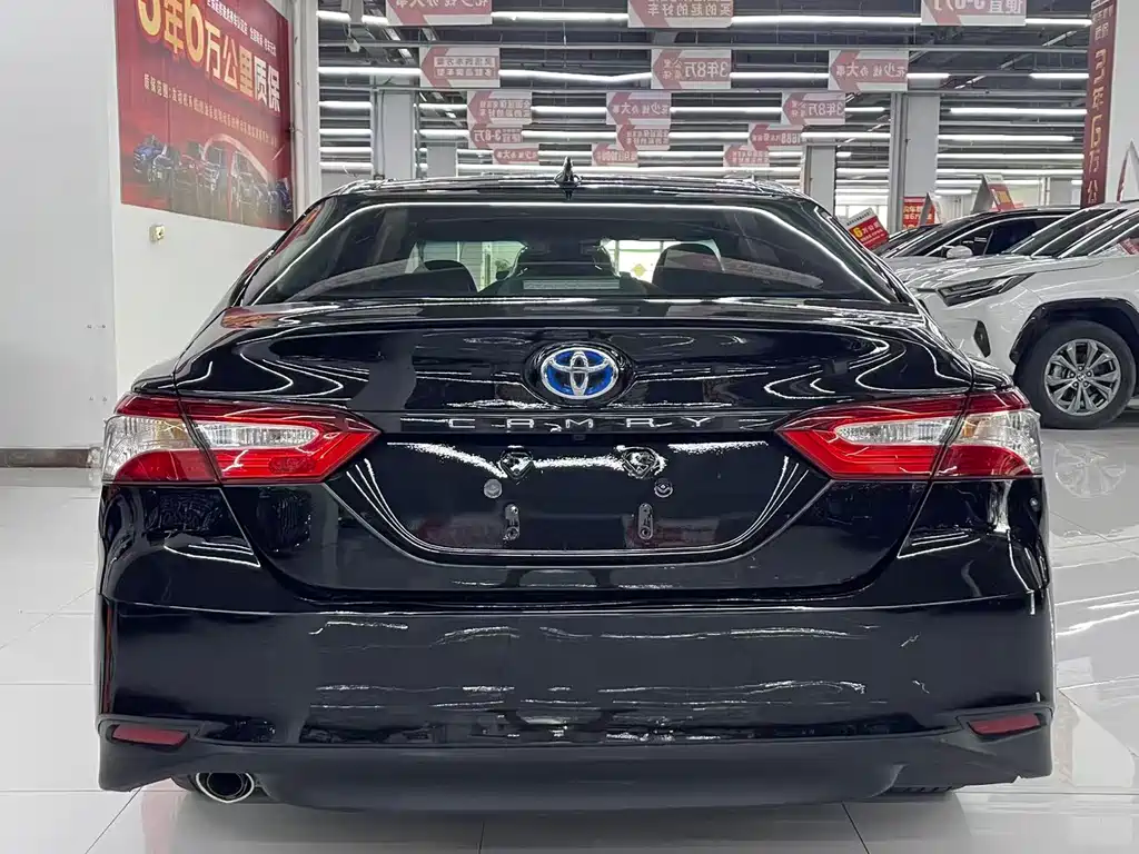 Toyota Camry 2023 — фото 8