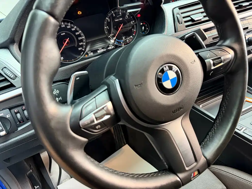 BMW 3 Series 2019 — фото 8
