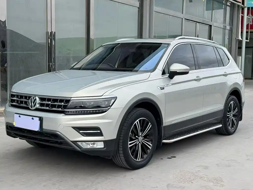 Volkswagen Tiguan L 2017 — фото 1