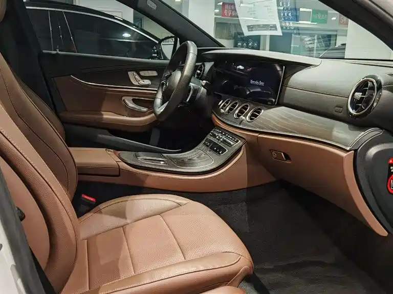 Mercedes-Benz E-Class 2023 — фото 11
