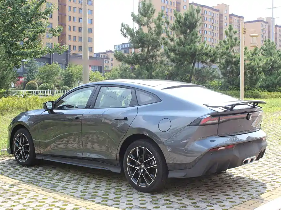 Changan UNI-V Smart Electric Idd 2025 — фото 5