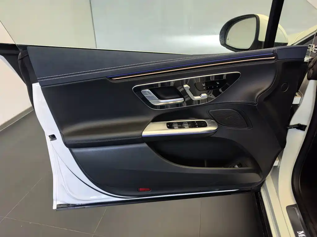 Mercedes-Benz EQE 2025 — фото 15
