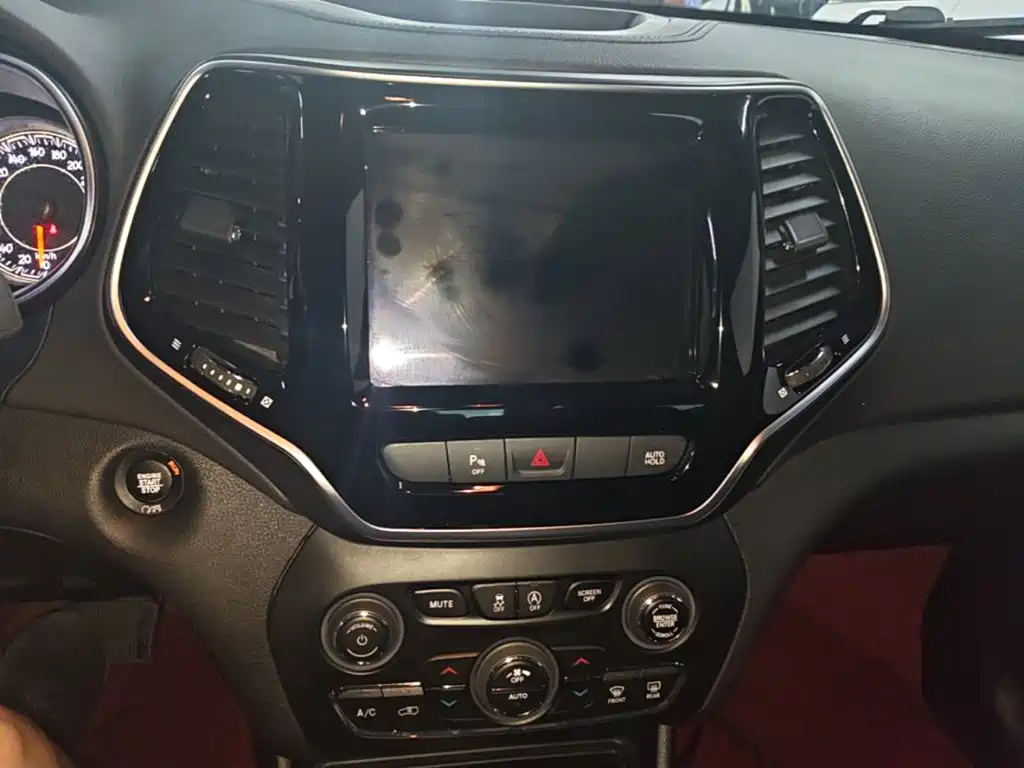 Jeep Cherokee 2020 — фото 13