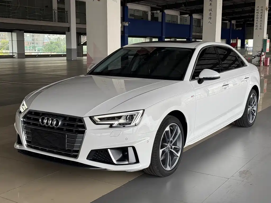 Audi A4L 2020 — фото 1