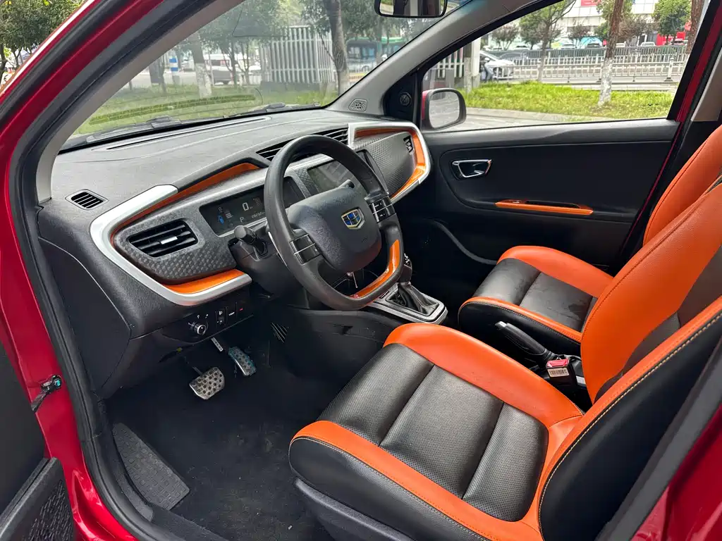 Geely Vision X1 2018 — фото 13