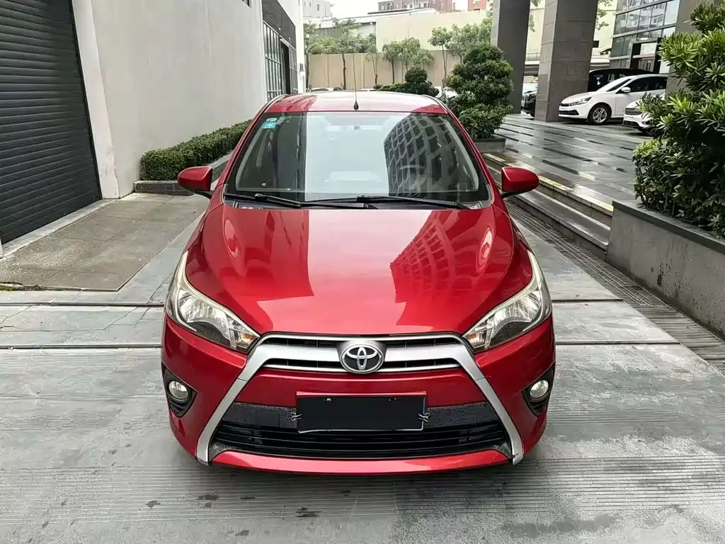 Toyota Yaris L 2014 — фото 2