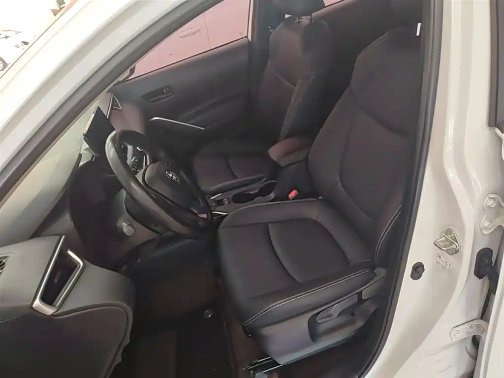 Toyota Corolla Cross 2023 — фото 15