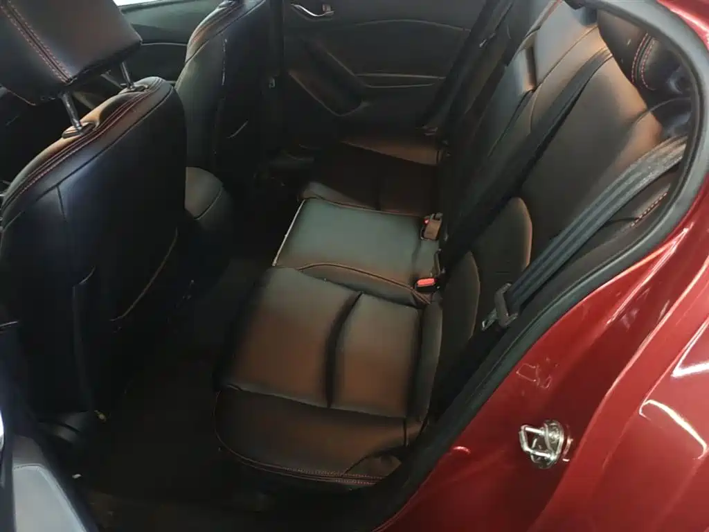 Mazda 3 Axela 2016 — фото 16