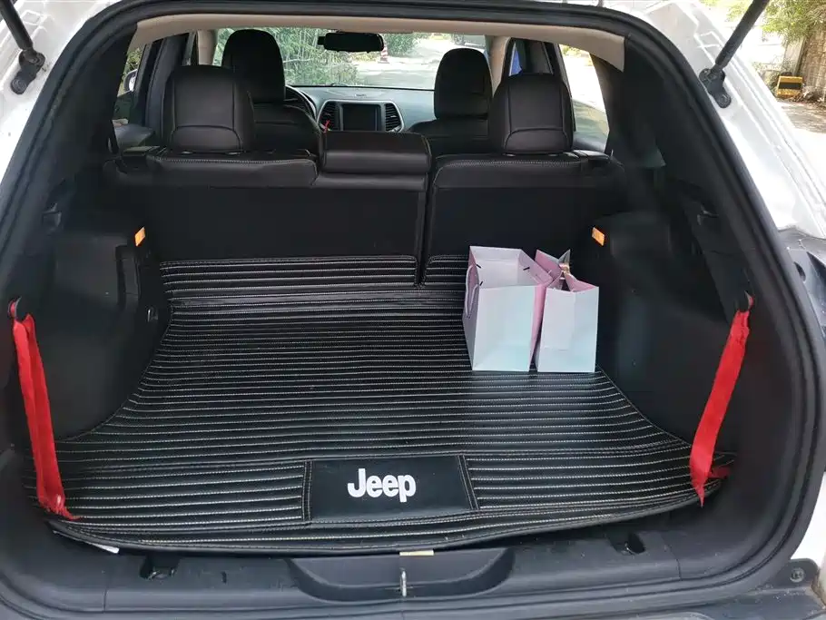 Jeep Cherokee 2019 — фото 4