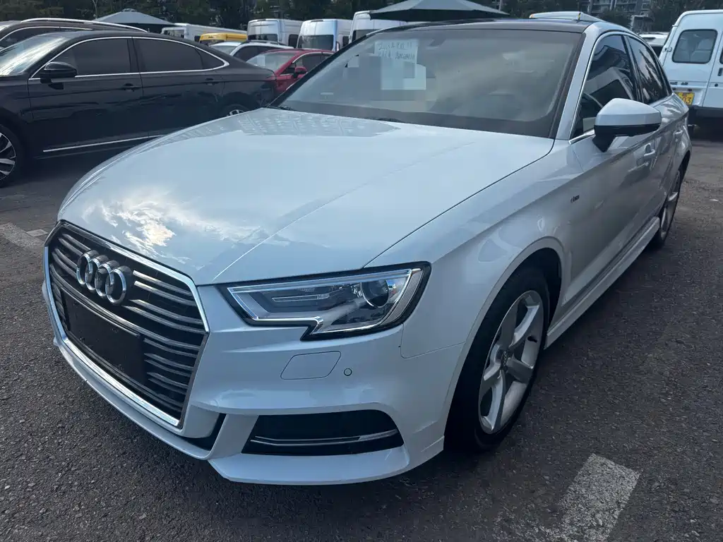 Audi A3 2018 — фото 1