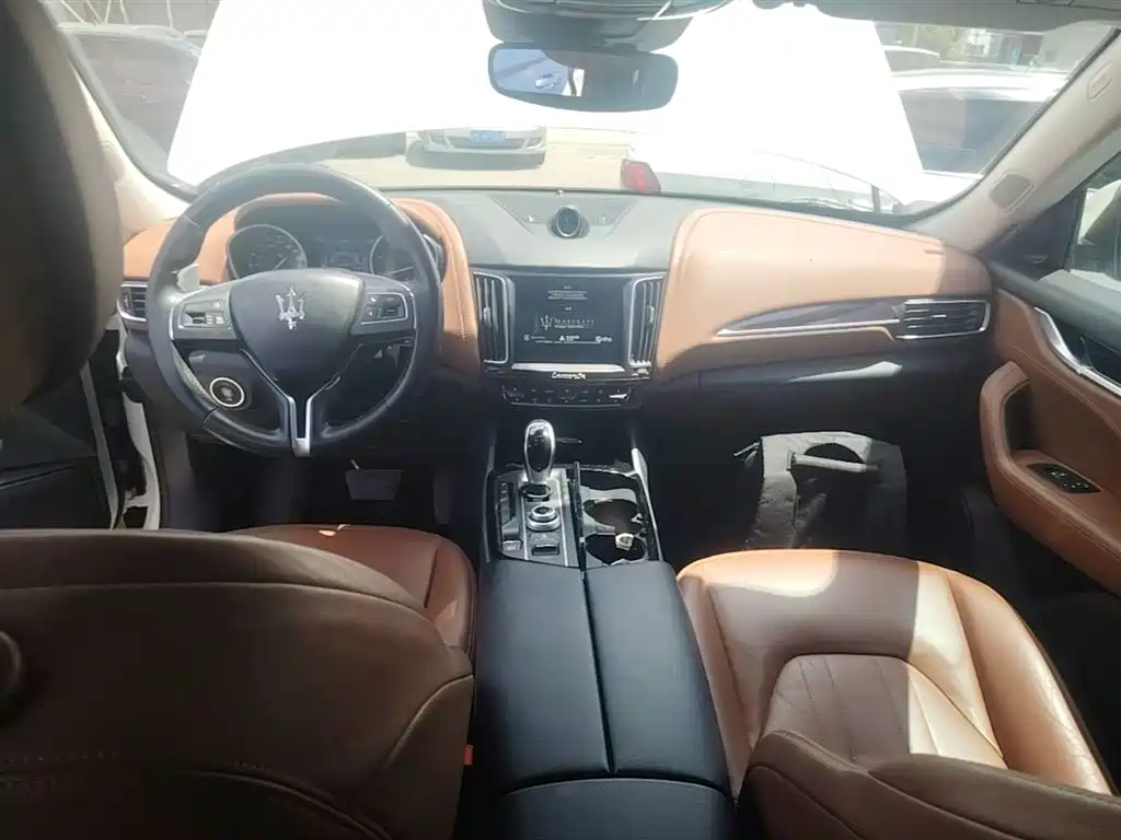 Maserati Levante 2017 — фото 10