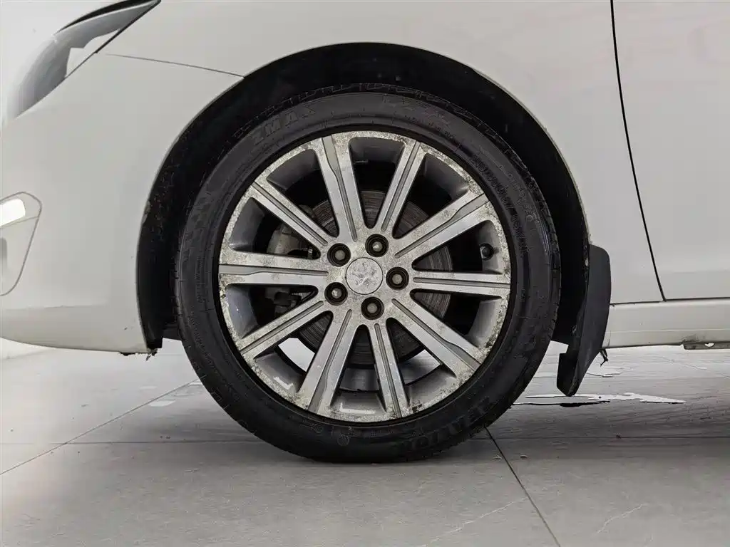 Peugeot 408 2016 — фото 17