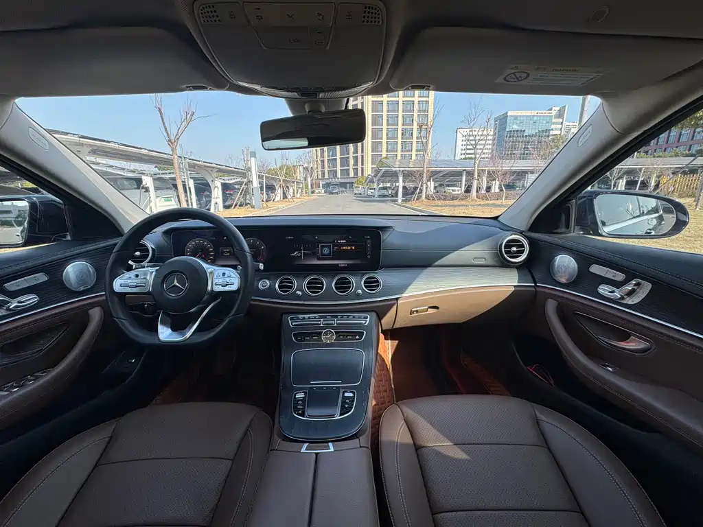 Mercedes-Benz E-Class 2019 — фото 19