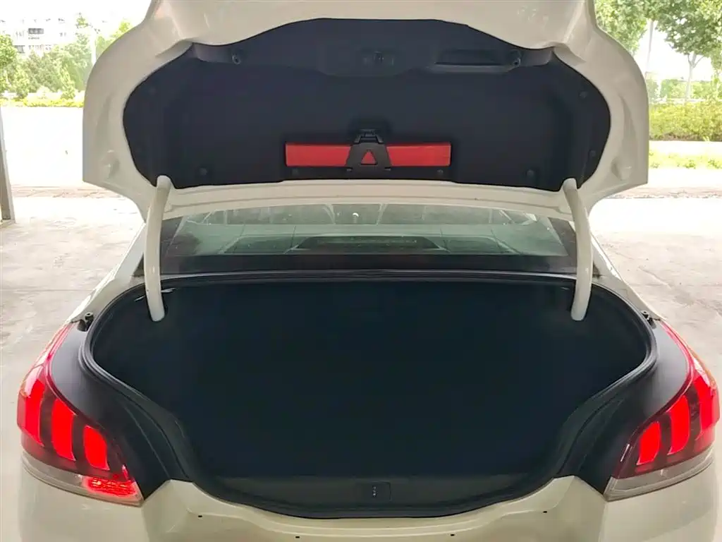 Peugeot 508 2015 — фото 19