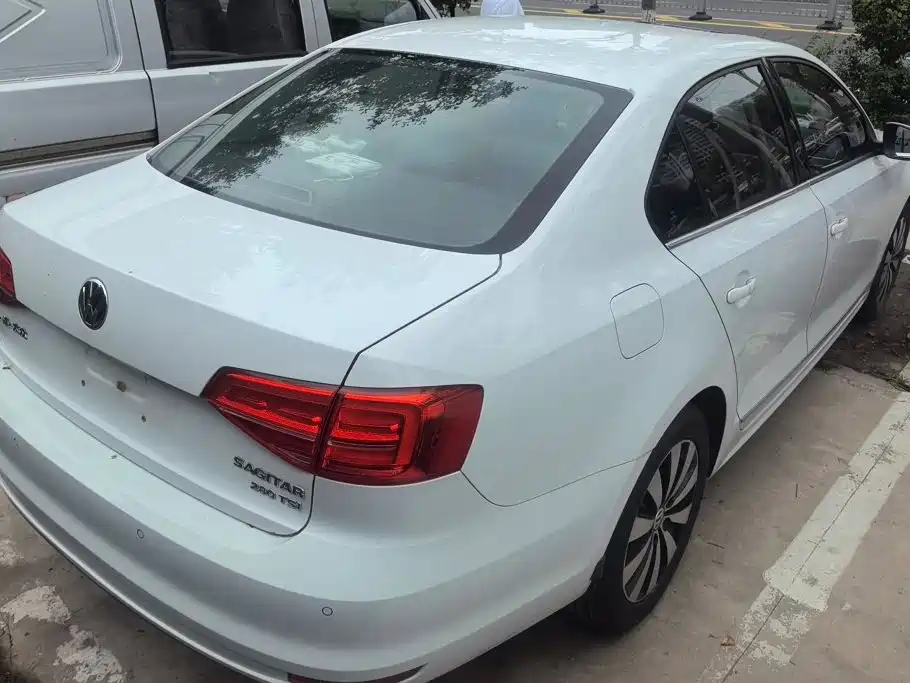 Volkswagen Sagitar 2018