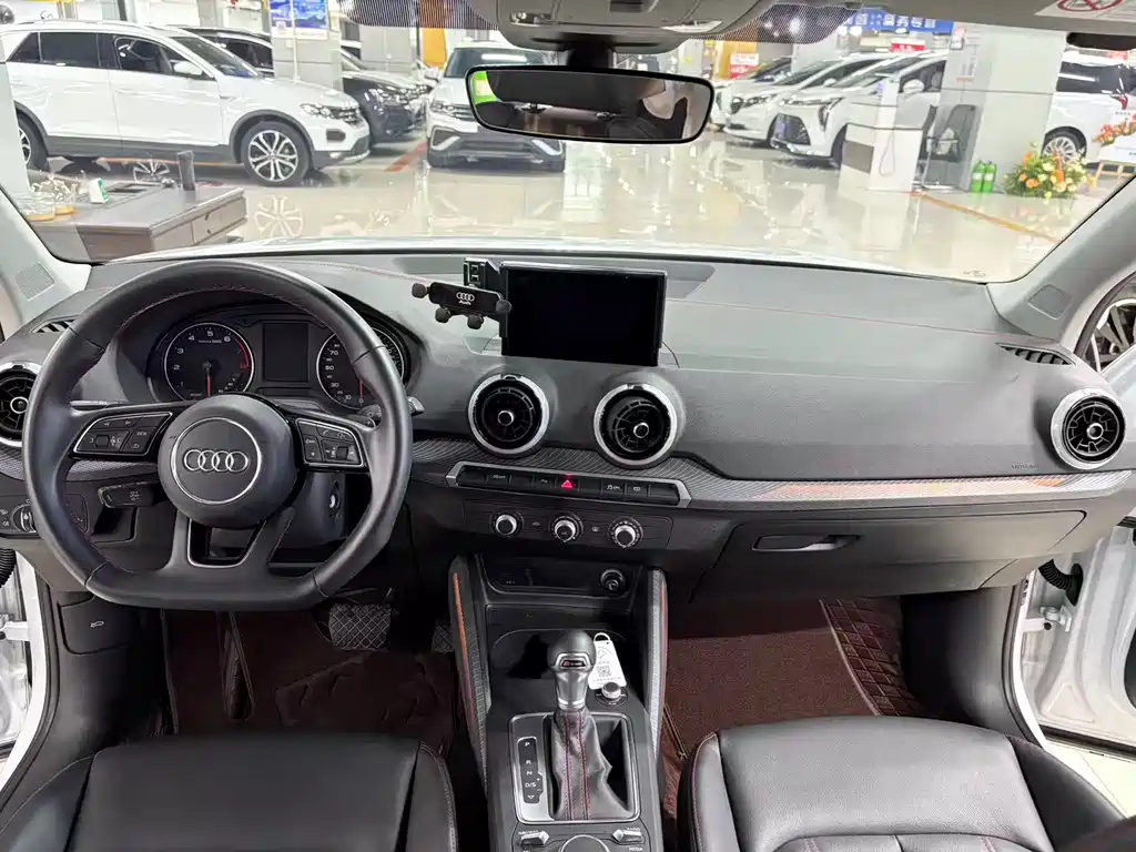 Audi Q2L 2023