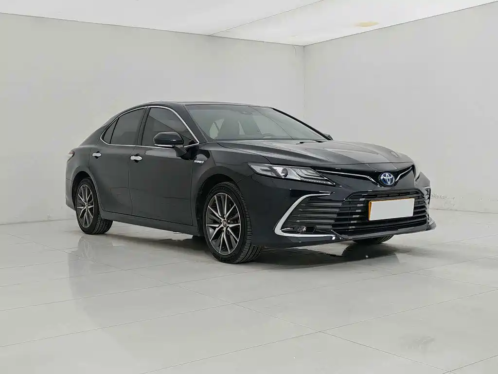 Toyota Camry 2022 — фото 3