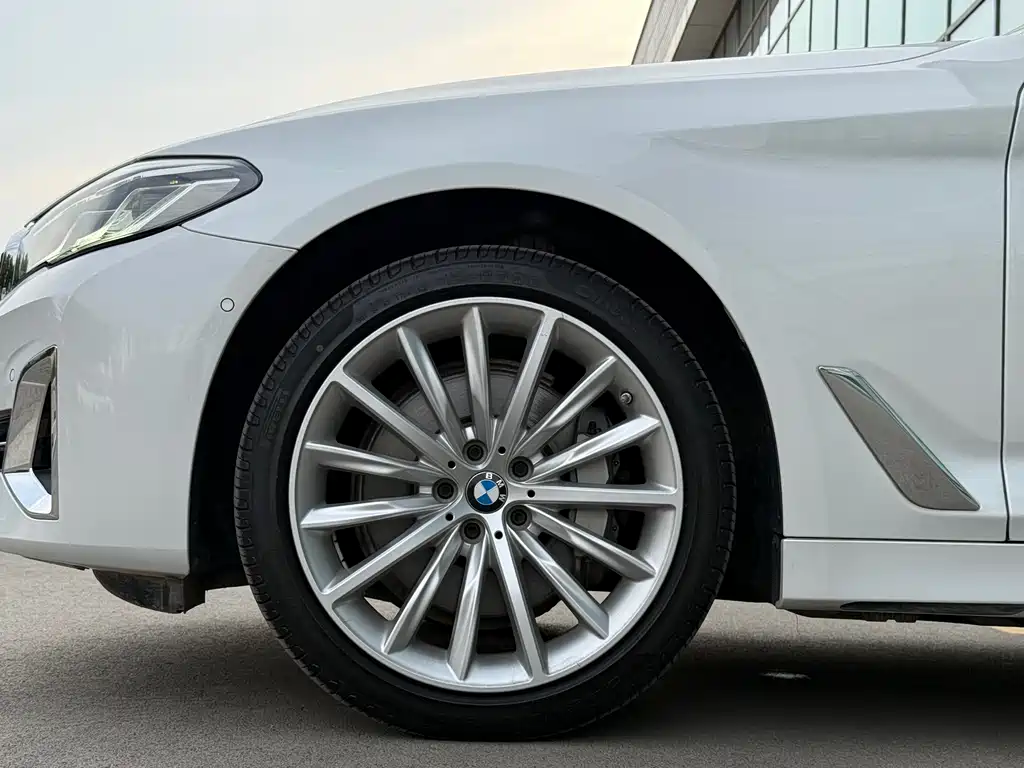 BMW 5 Series 2022 — фото 18