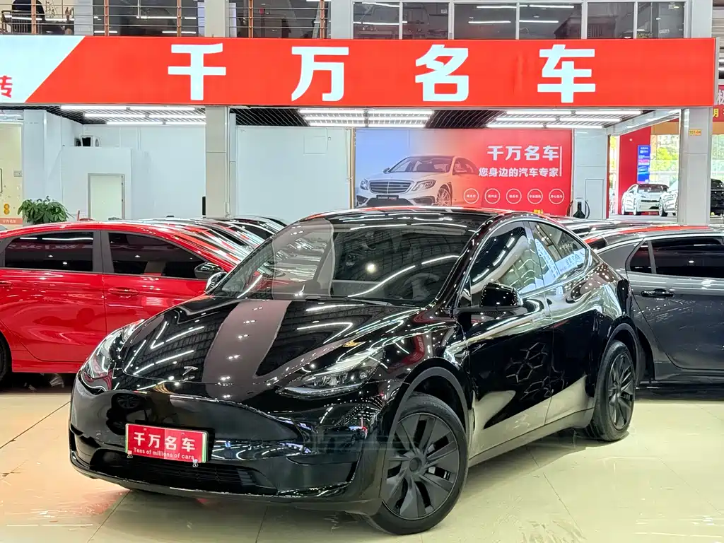Tesla Model Y 2024