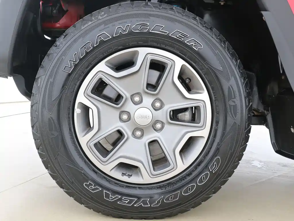 Jeep Wrangler 2016 — фото 10