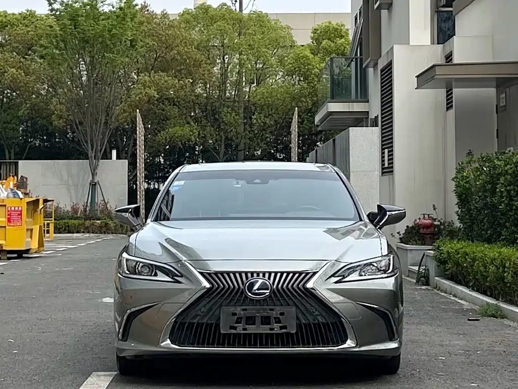 Lexus ES 2019 — фото 2