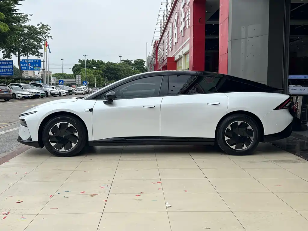 XPeng P7+ 2025 — фото 3