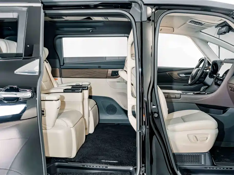 Toyota Alphard 2023 — фото 22