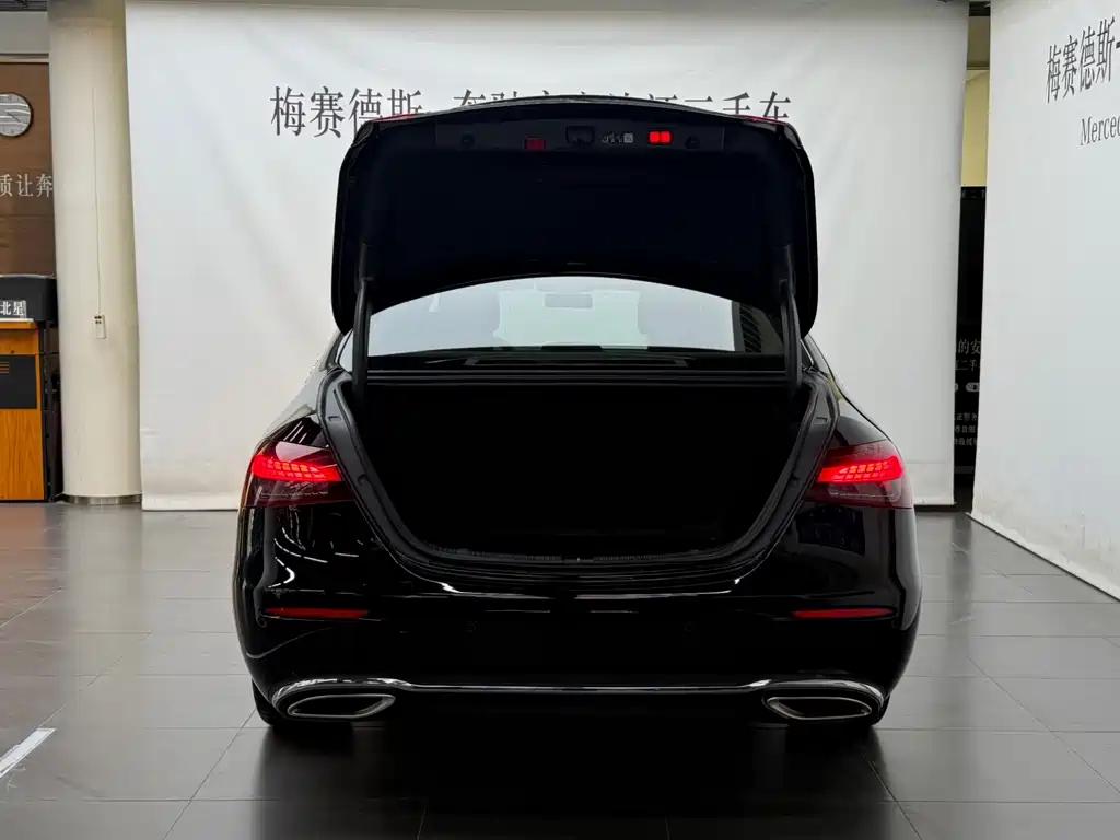 Mercedes-Benz E-Class 2023 — фото 15