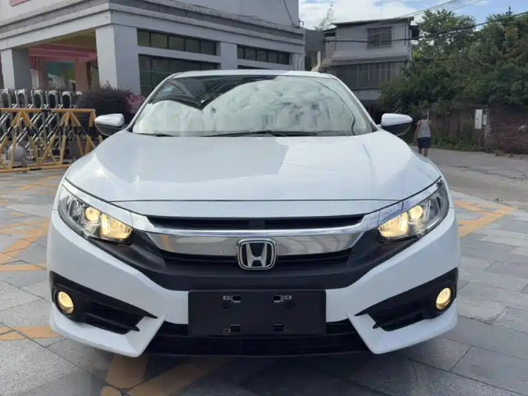 Honda Civic 2019 — фото 19