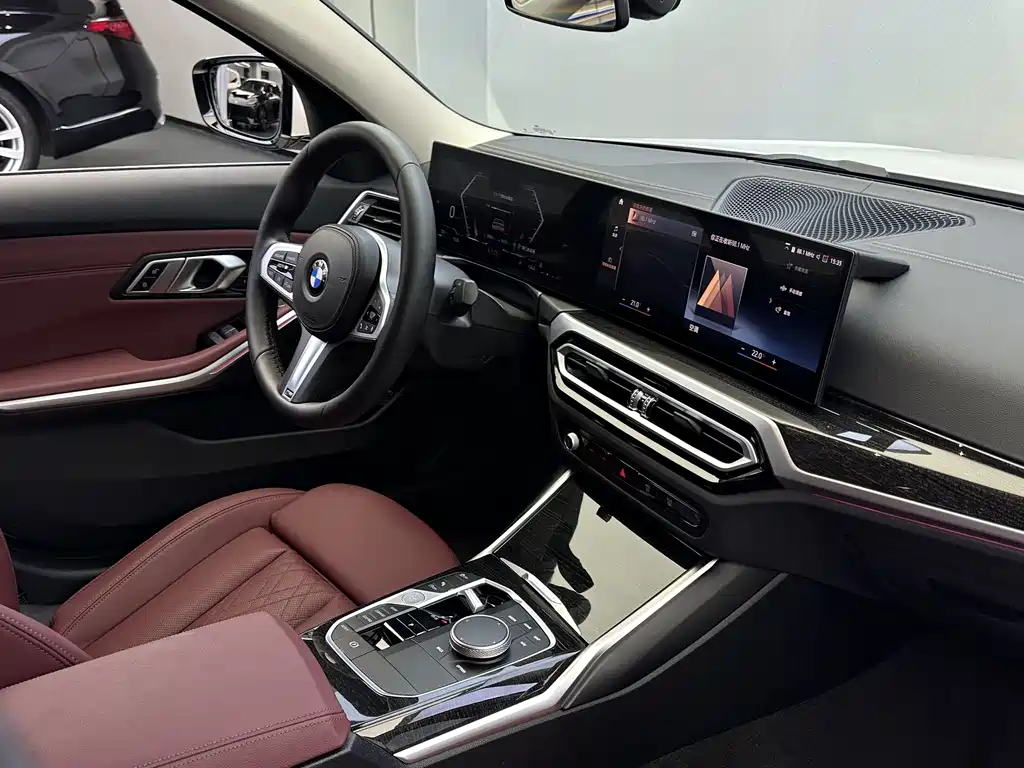 BMW 3 Series 2023 — фото 10
