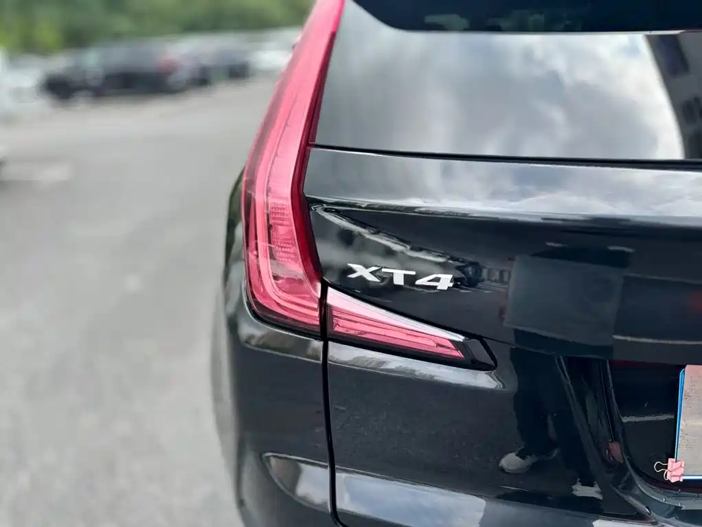 Cadillac XT4 2019 — фото 11