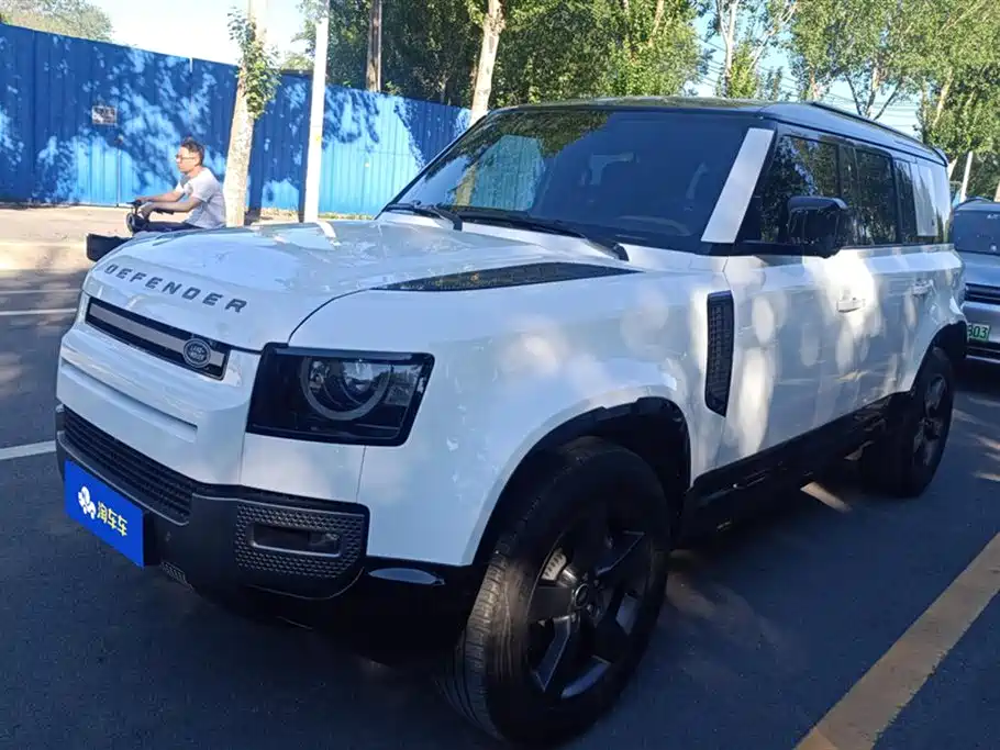 Land Rover Defender 2024