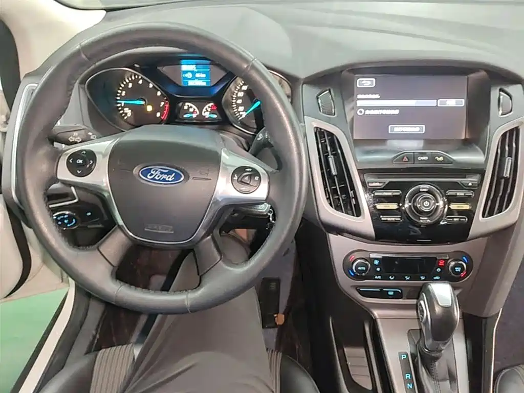 Ford Focus 2015 — фото 10