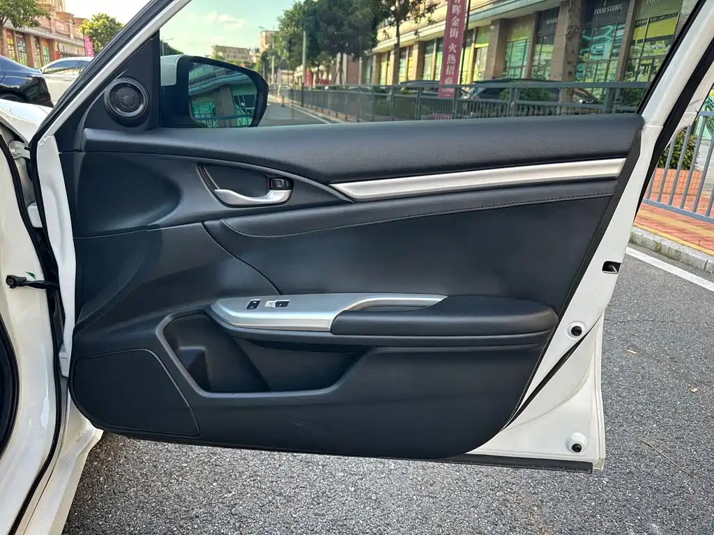 Honda Civic 2018 — фото 16