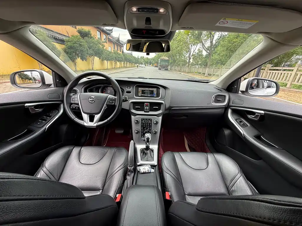 Volvo V40 2016 — фото 15