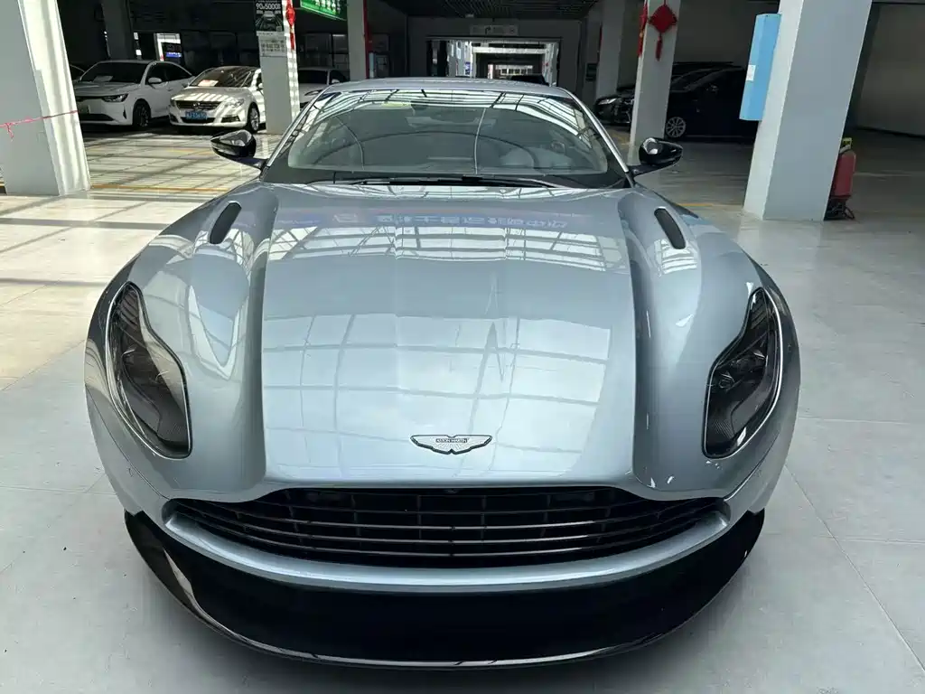 Aston Martin DB11 2019 — фото 2