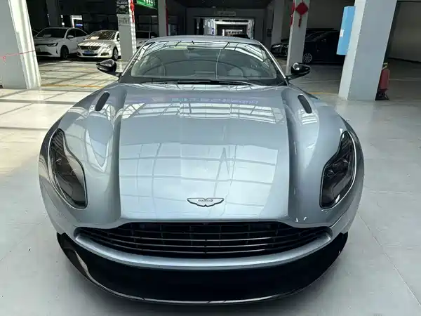 Aston Martin DB11 2019