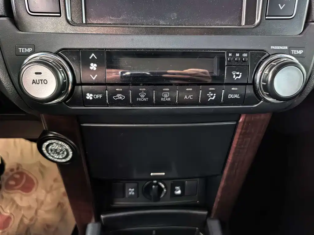Toyota Prado 2015 — фото 14