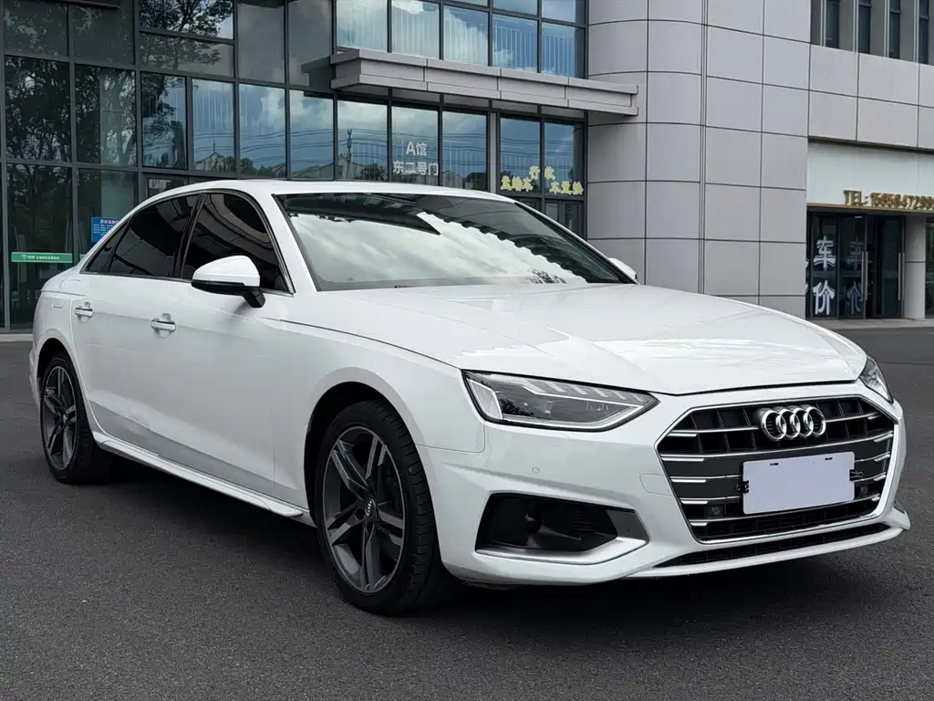 Audi A4L 2020 — фото 1