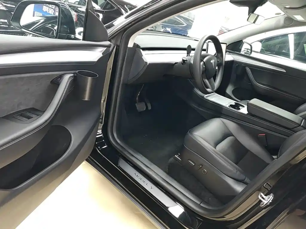 Tesla Model Y 2023 — фото 16