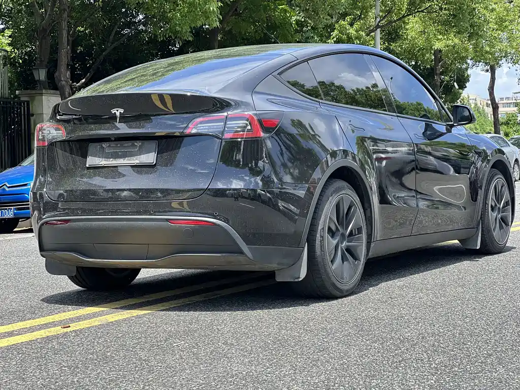 Tesla Model Y 2022 — фото 13