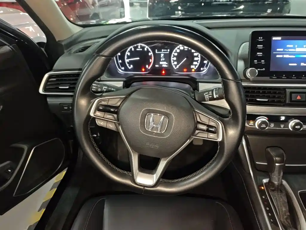 Honda Accord 2019 — фото 11