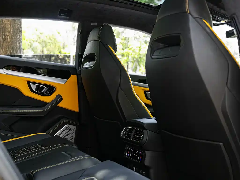 Lamborghini Urus 2023 — фото 16