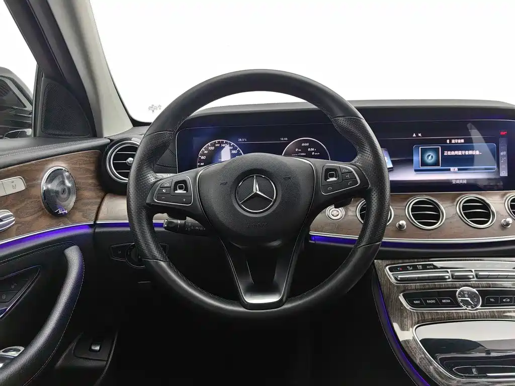 Mercedes-Benz E-Class 2017 — фото 11