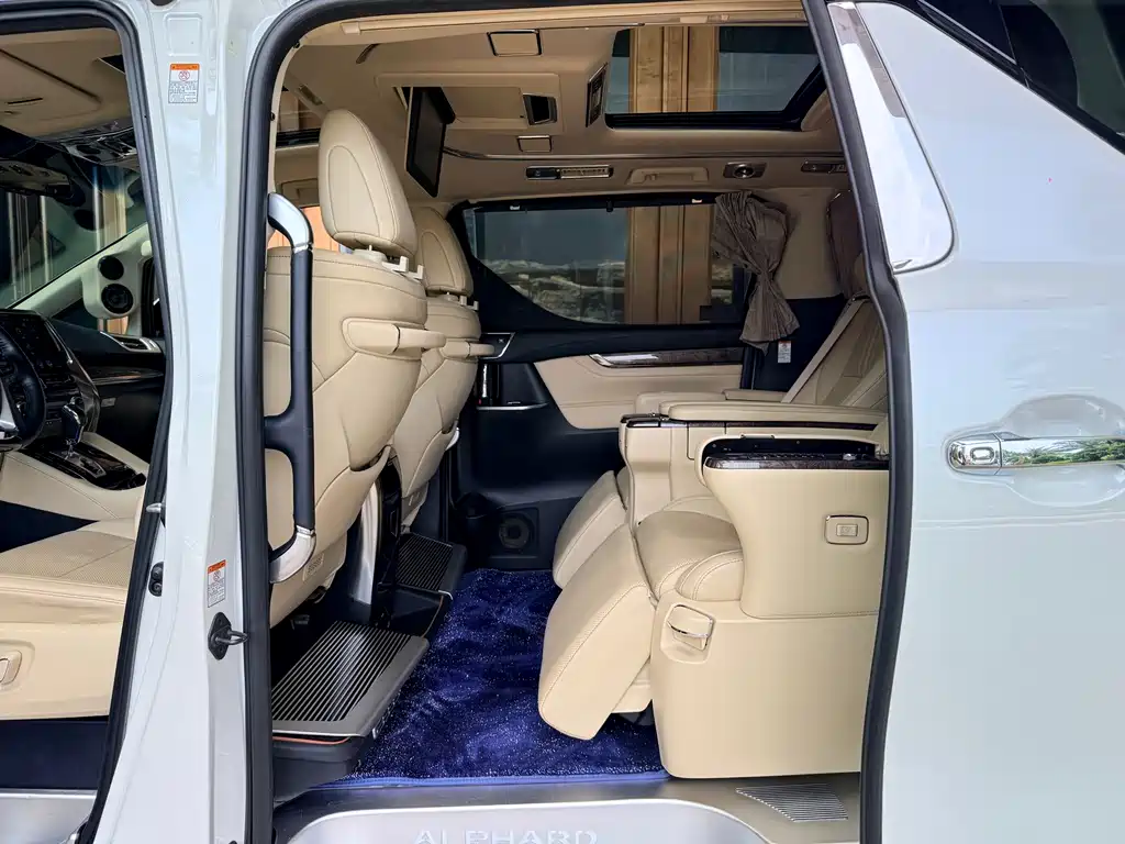 Toyota Alphard 2018 — фото 13