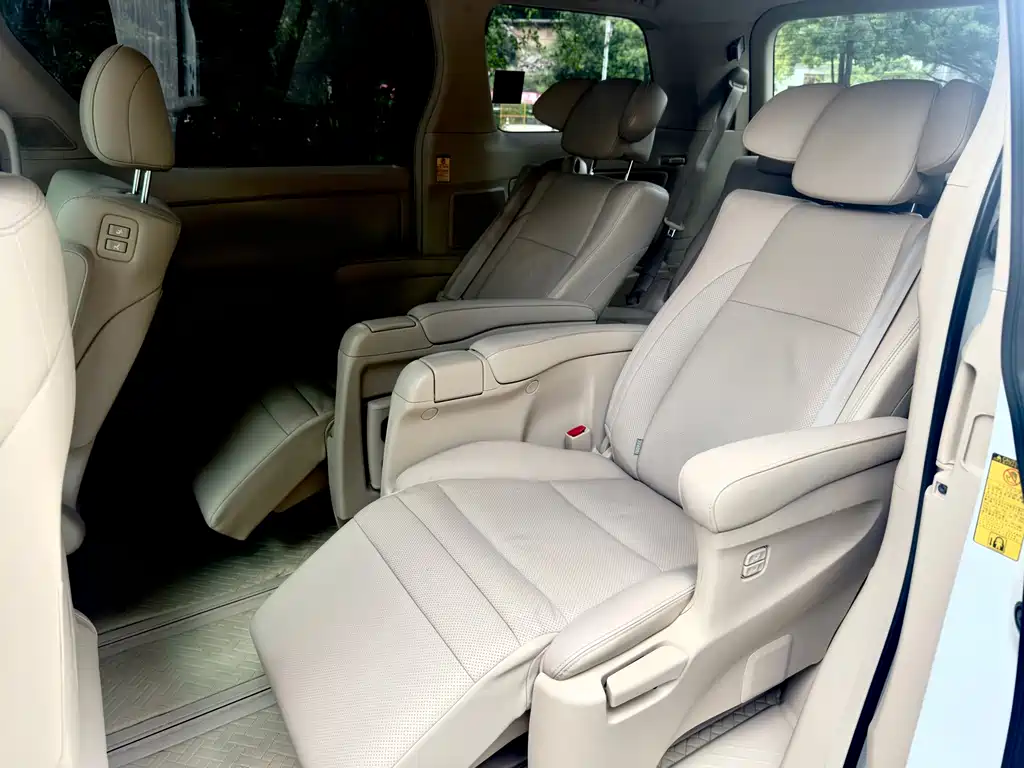 Toyota Alphard 2015 — фото 23
