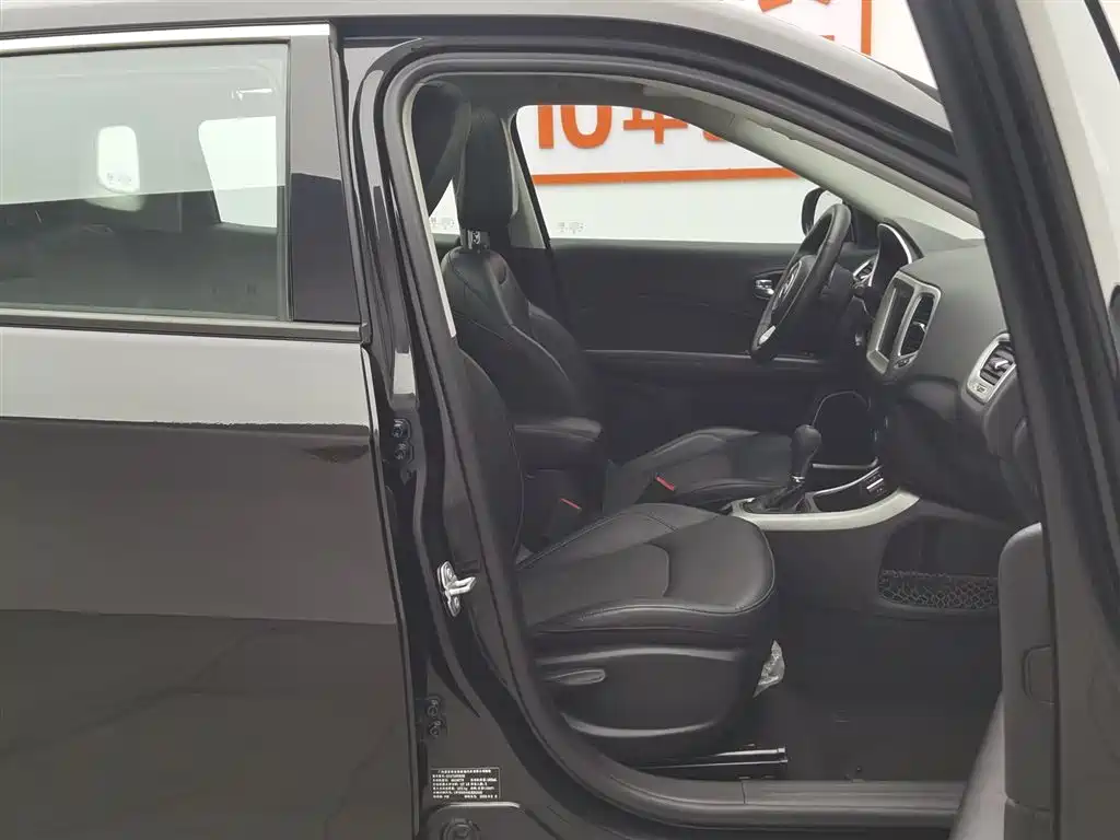 Jeep Compass 2021 — фото 23