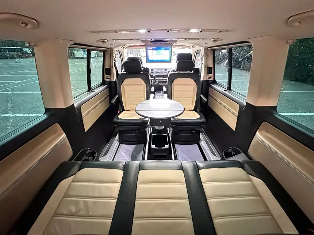 Volkswagen Multivan 2017 — фото 48
